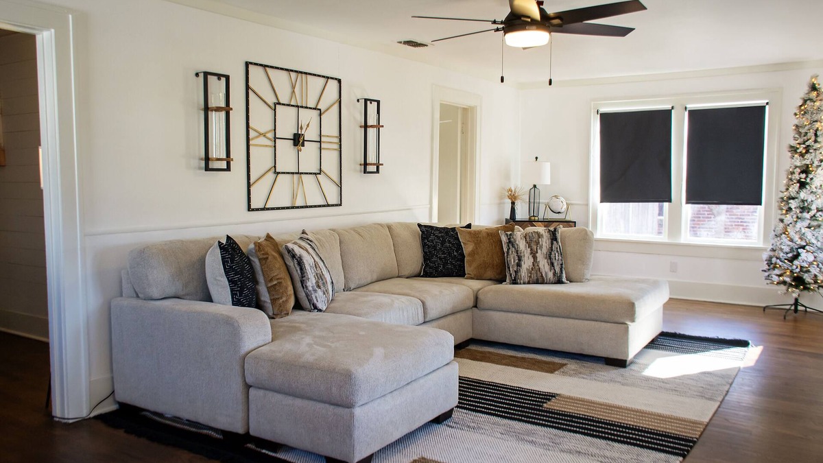Sayles Blvd. Area Cottage | Tranquil 2 bed, Full Kitchen, Craftsman Home