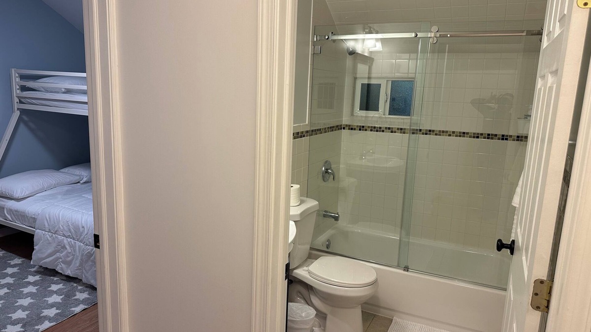 North Ironbound House | Tranquil 2-bedroom house in Newark with AC, WiFi