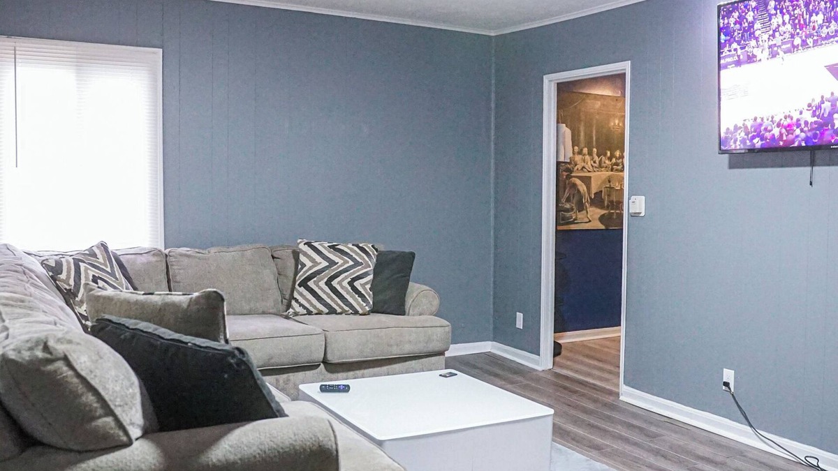 Akron House | Tranquil 2-bedroom house with WiFi in Akron
