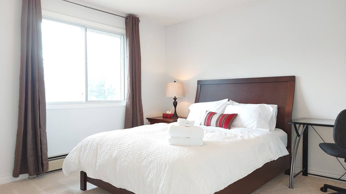 Southeast Kelowna House | Tranquil 2-Bedroom Retreat on Serene Acreage