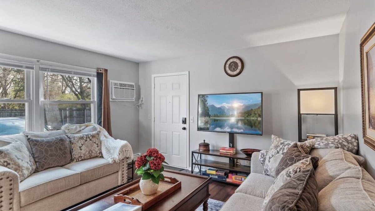 Spring Lake Park Apartment | Tranquil 2BR Apt Mpls - 8073 Apt 1