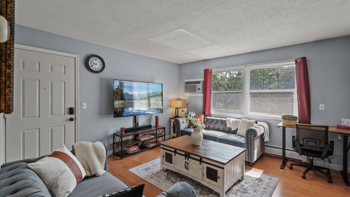 Spring Lake Park Apartment | Tranquil 2BR Apt Mpls - 8075 Apt 4