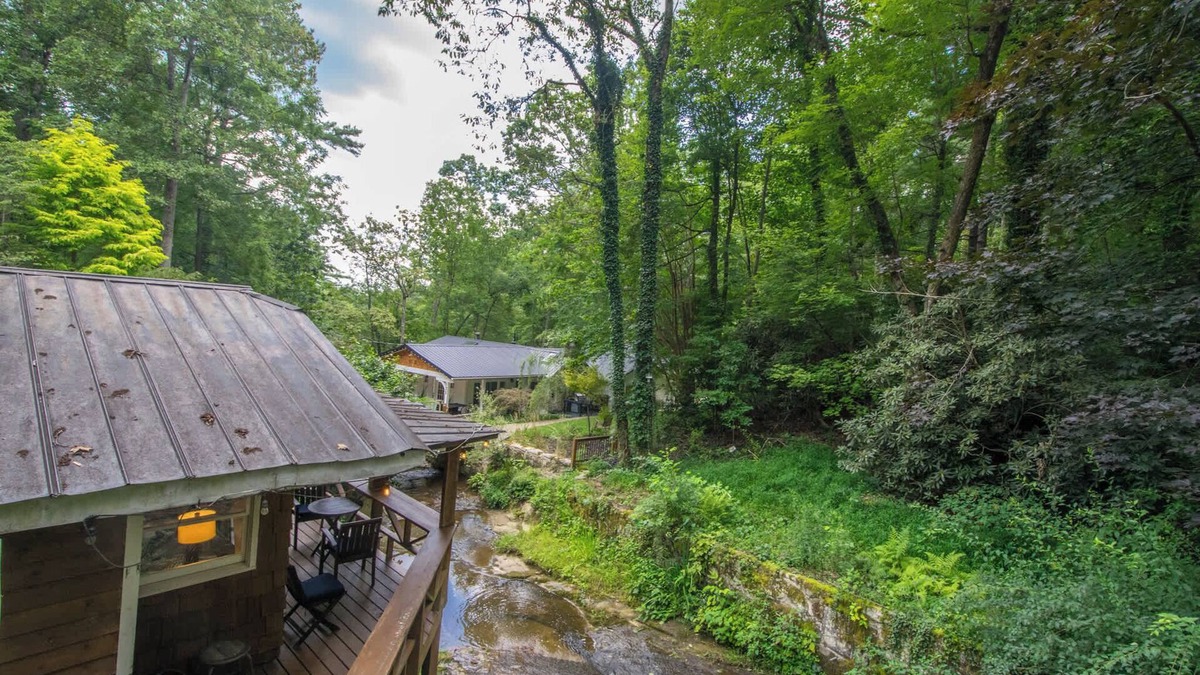 Hendersonville House | Tranquil 2BR Escape w/Zen Garden | Waterfall View