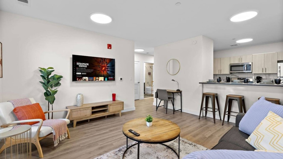 Orange Apartment | Tranquil ! 2BR Free Parking ! 30 min to NYC !