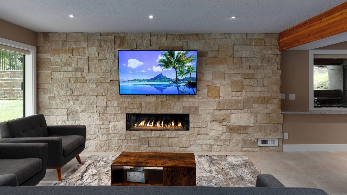 Sandy House | Tranquil 2BR Home - Walkout Basement by Cottonwood Canyons with Creek