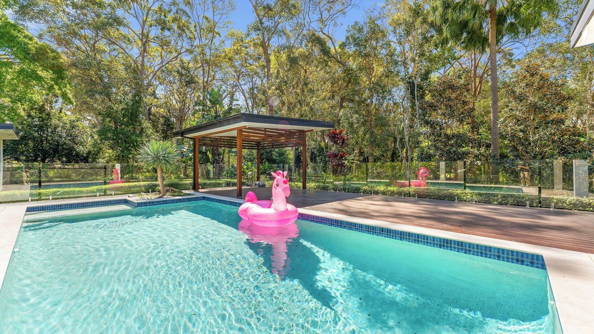 Chandler House | Tranquil 2Ha Escape: 5BD Home + Pool & Play Area