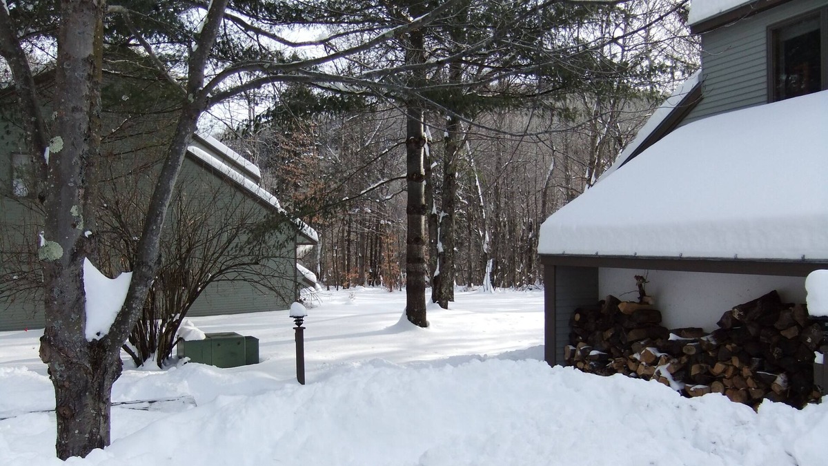 Warren Condo | Tranquil 3 B.R Condo - 2 miles to Sugarbush Ski Resort