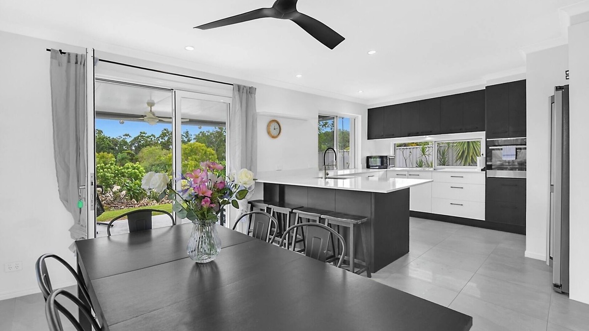 Parkwood House | Tranquil 3-Bedroom Home in Heart of Parkwood
