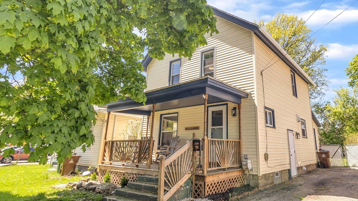 Lansing House | Tranquil 3-bedroom house with WiFi in Lansing