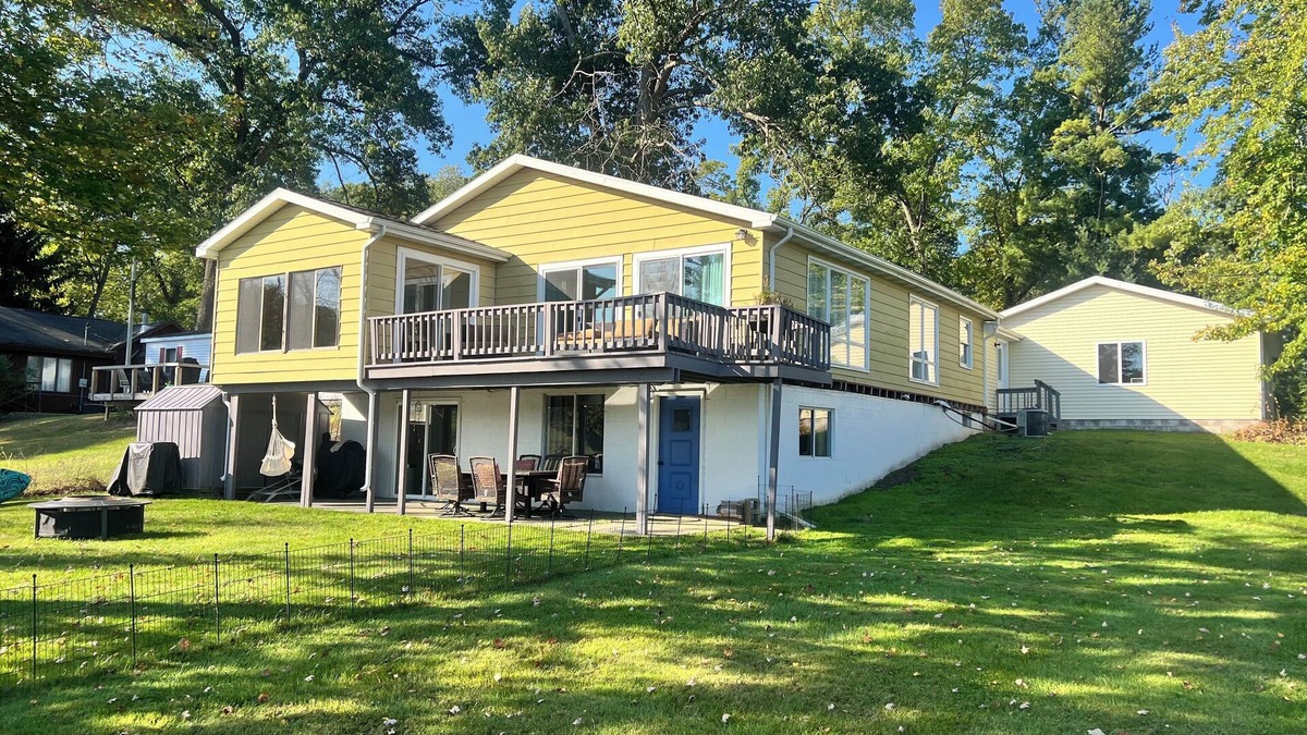 Paw Paw House | Tranquil 3-bedroom lake haven in lovely Paw Paw with WiFi, AC