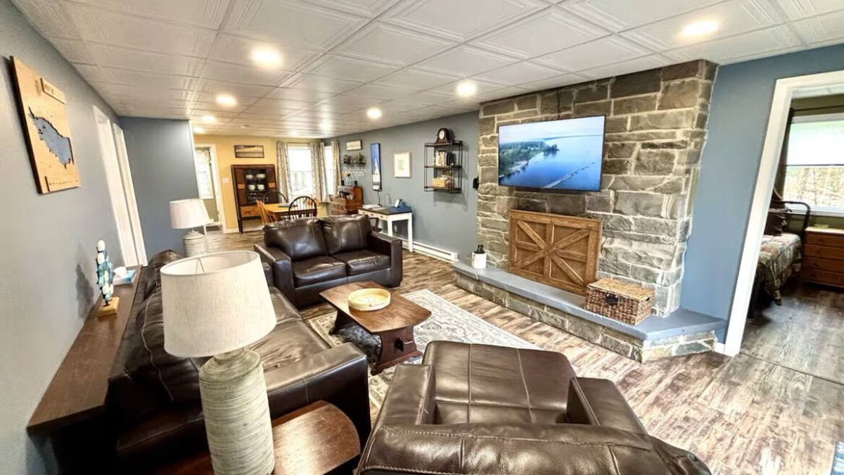 Blossvale Cottage | Tranquil 3-bedroom Sylvan Beach Cottage - Enjoy 20% off any stay