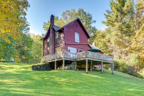 Glendale House | Tranquil 3 BR Stockbridge House with Private Deck!