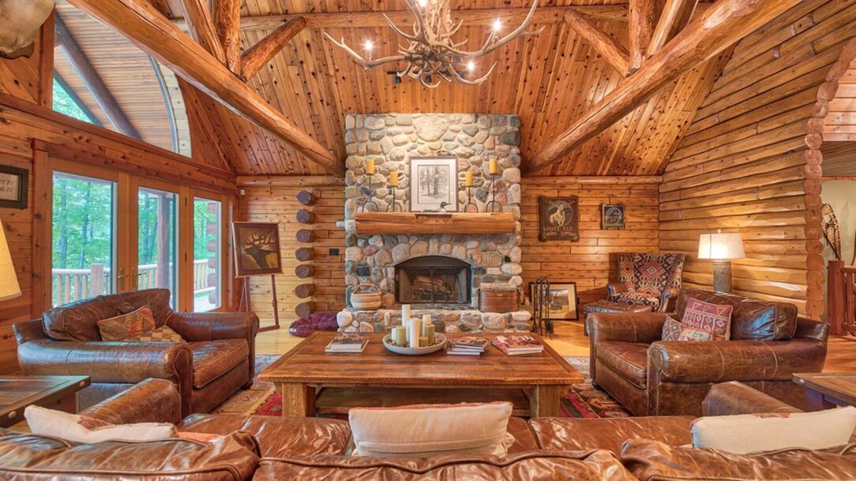 Levering Cabin | Tranquil 4-bedroom cabin with WiFi with private Lake