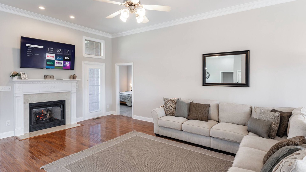 Harvest House | Tranquil 4-bedroom spacious home in charming Huntsville