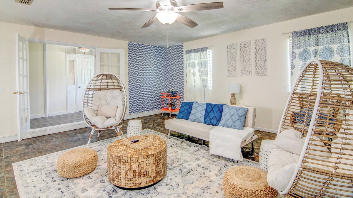 Gainesville House | Tranquil, 4 BR, Large Backyard with Fire Pit and BBQ