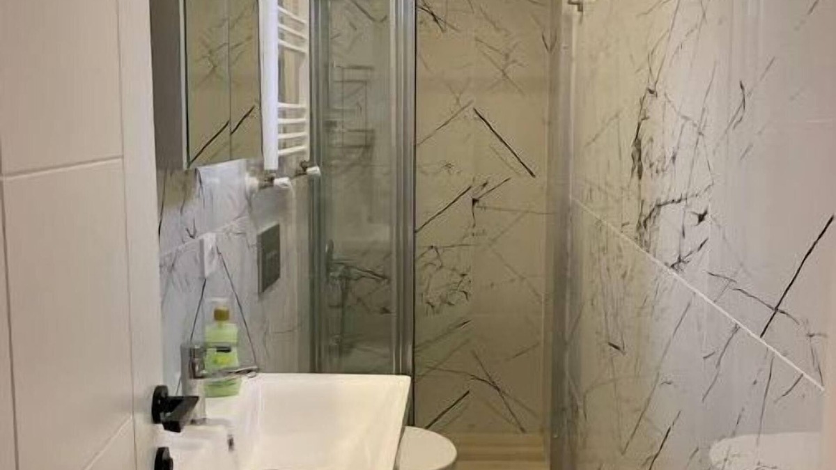 Gaziosmanpasa Apartment | Tranquil 5-bedroom apartment with AC in Istanbul