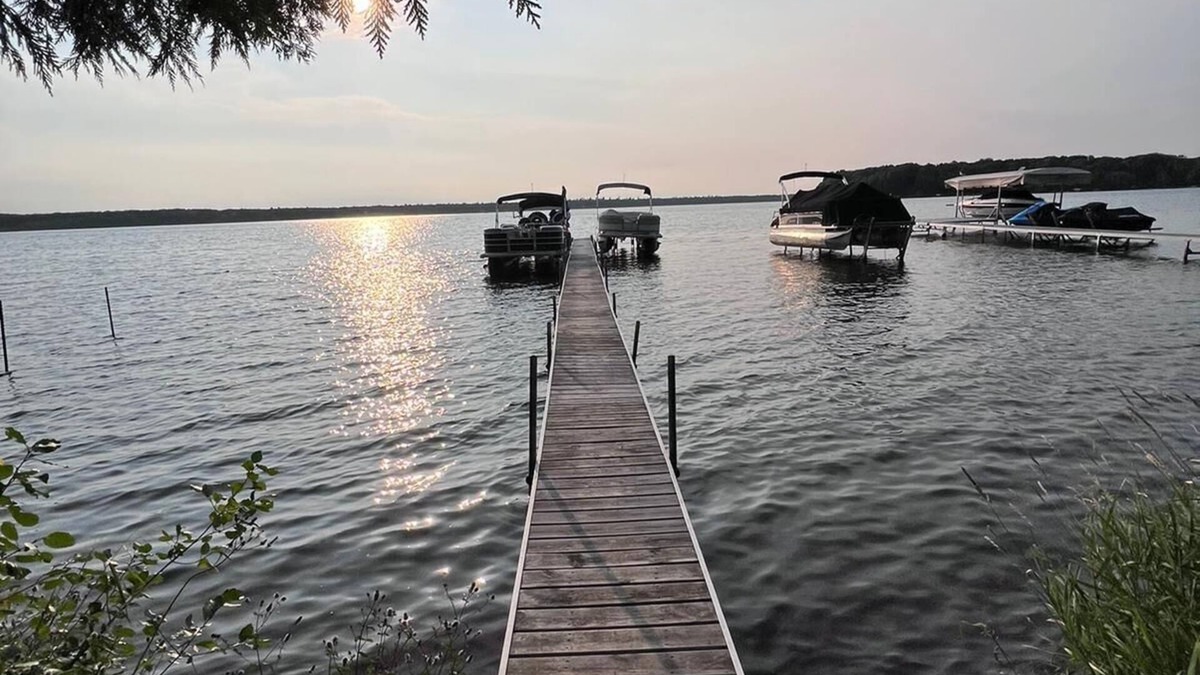 Grawn House | 🏡 Tranquil 5-BR Lake House | Near Duck Lake & TC ➠7570!