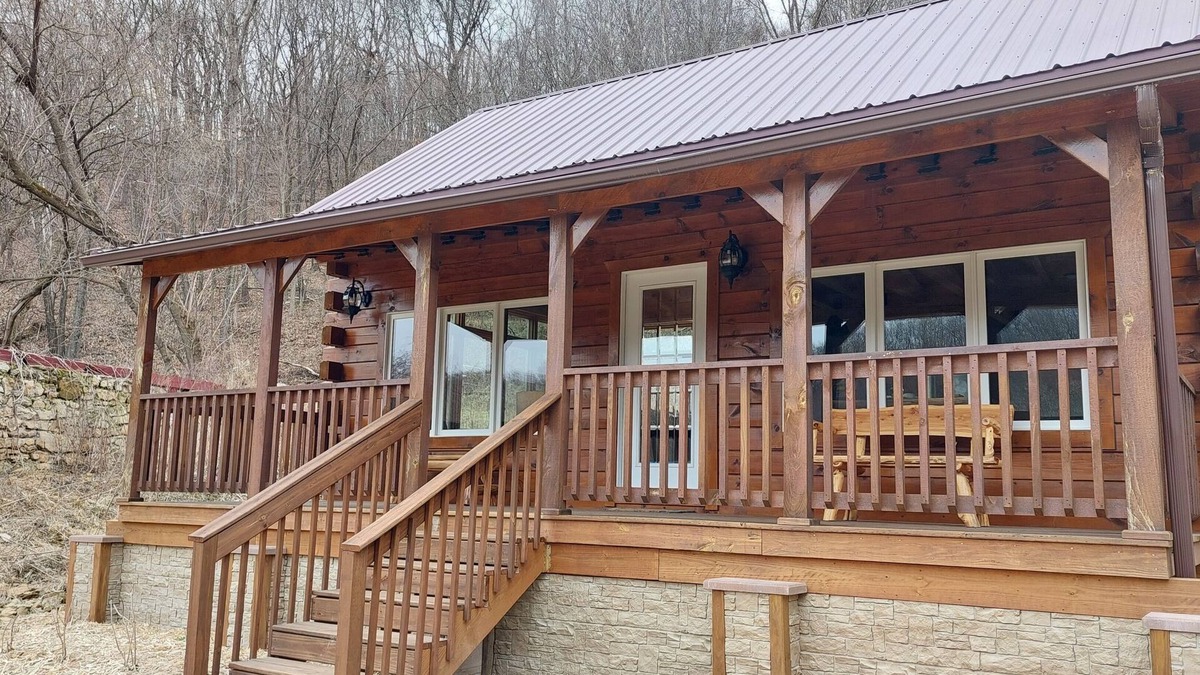 Ontario Cabin | Tranquil Amish-built cabin near Wildcat State Park