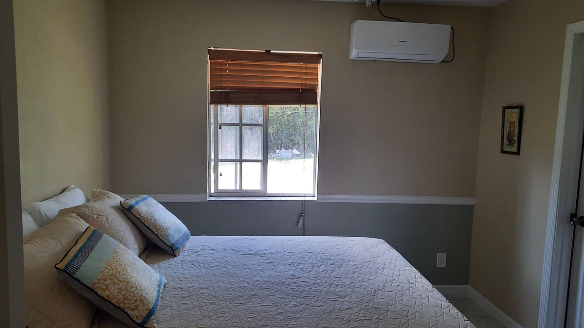 Lucaya Apartment | Tranquil and peaciful vacation get away. Near shopping and entertainment areas