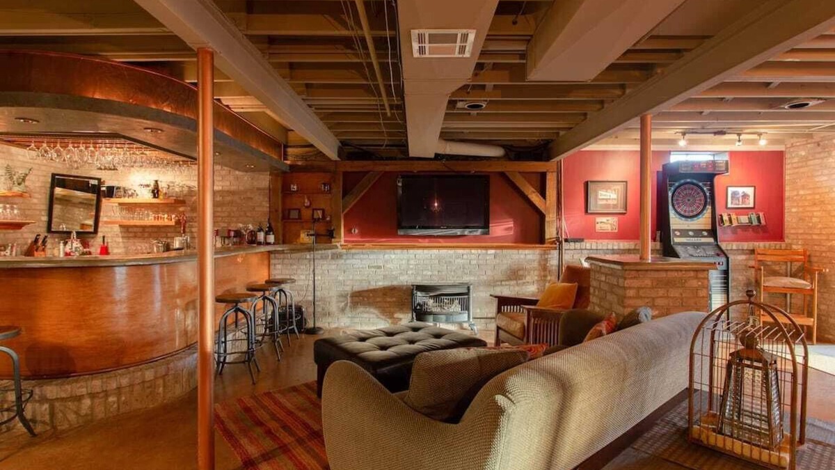 Bryant Pattengill West House | Tranquil and serene home for your group reunion or family getaway.