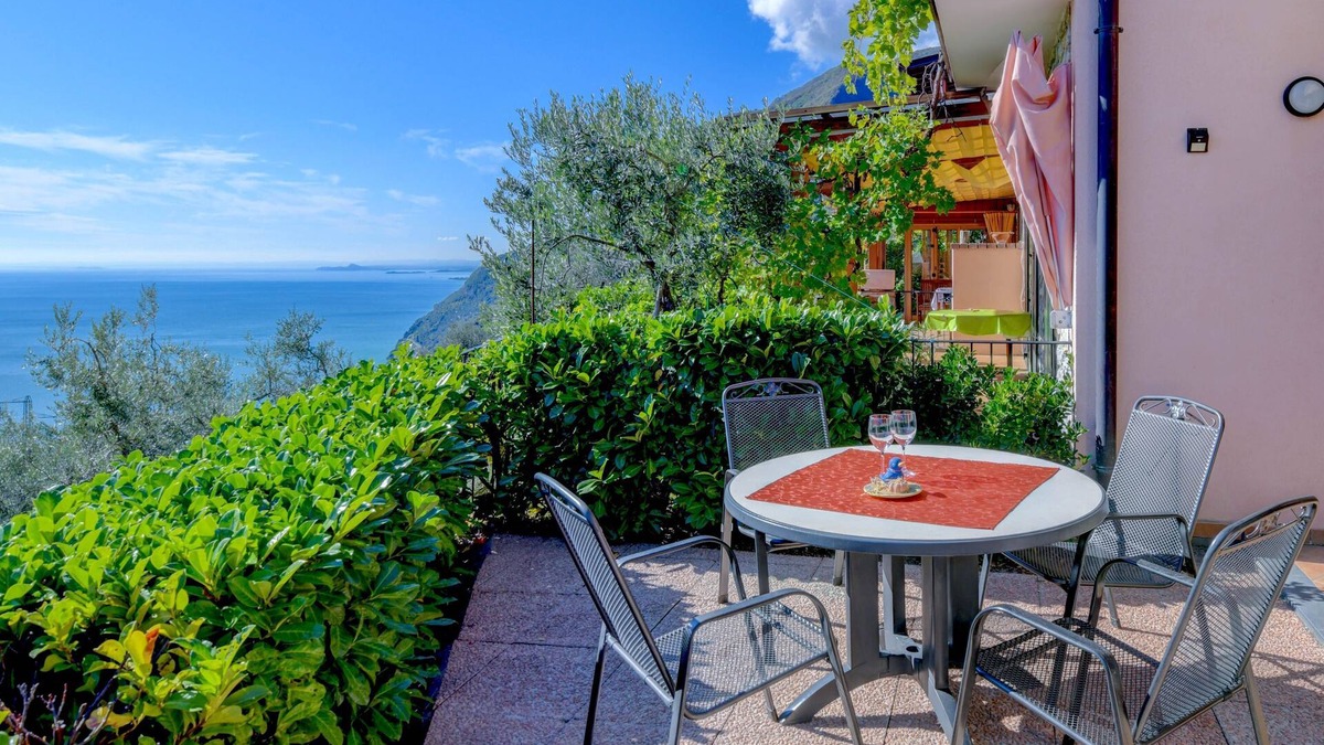 Oldesio Apartment | Tranquil Apartment "Sun" with Pool Access, Stunning Views, and Private Terrace