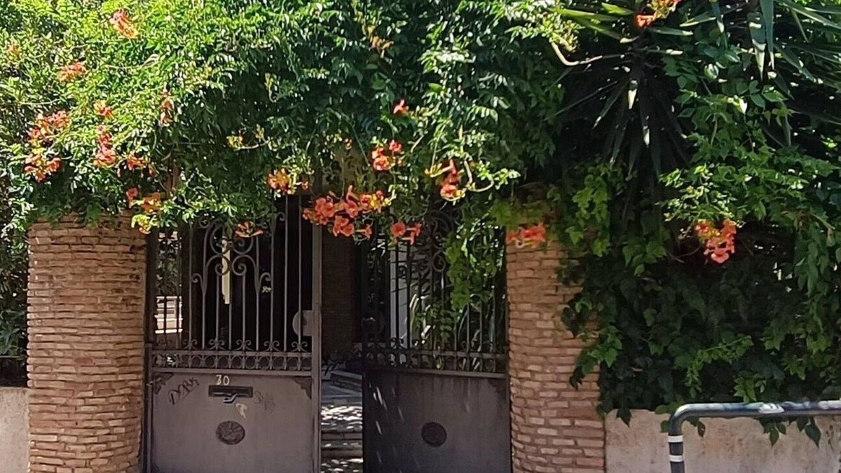 Agia Paraskevi Apartment | Tranquil Athens Garden Apt|2BDR-2BA-a/c-near Metro