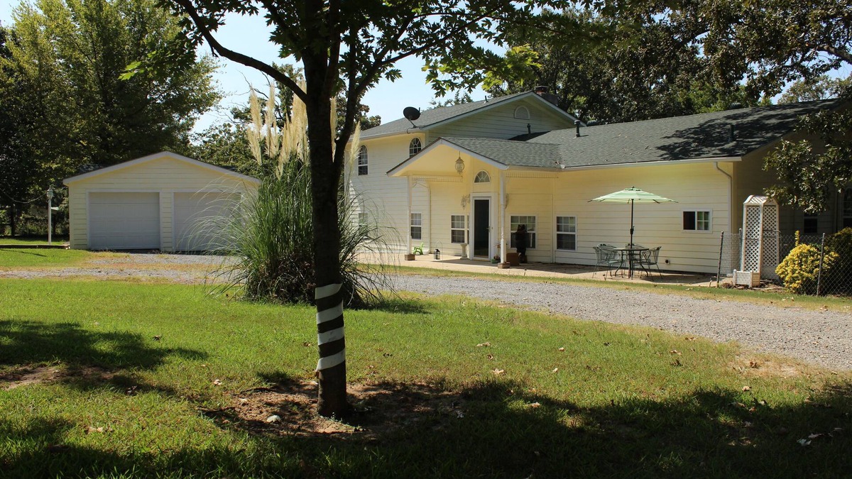 Pettit House | Tranquil Bay House on Lake Tenkiller near Tahlequah