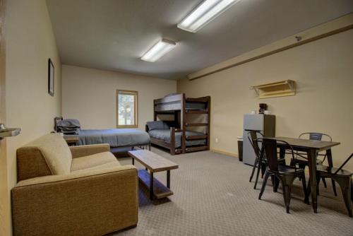 Clitherall House | Tranquil Beauty at Spitzer Lake Nature Escape