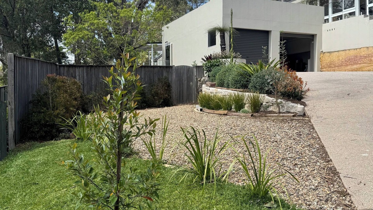 Davidson Apartment | Tranquil bush setting, with private access and off street parking