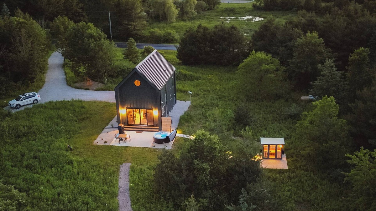 Cascade Cabin | tranquil cabin on 5 private acres w/hot tub and sauna
