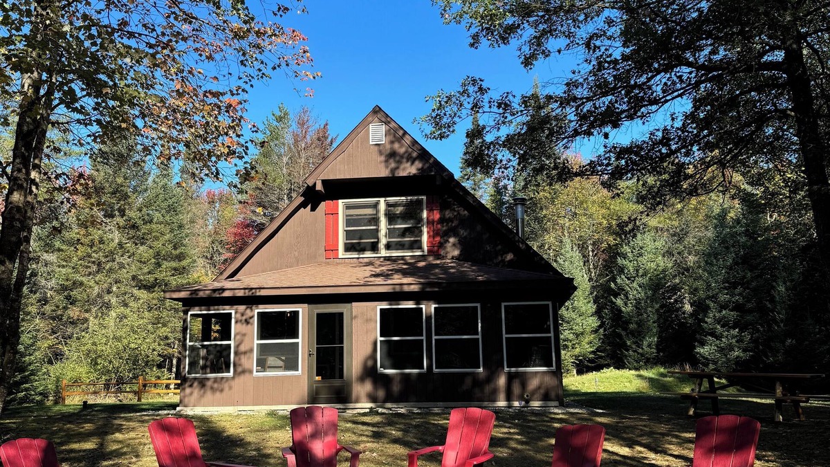 Grayling Cabin | Tranquil Cabin Retreat with Sauna – Steps from the Holy Waters