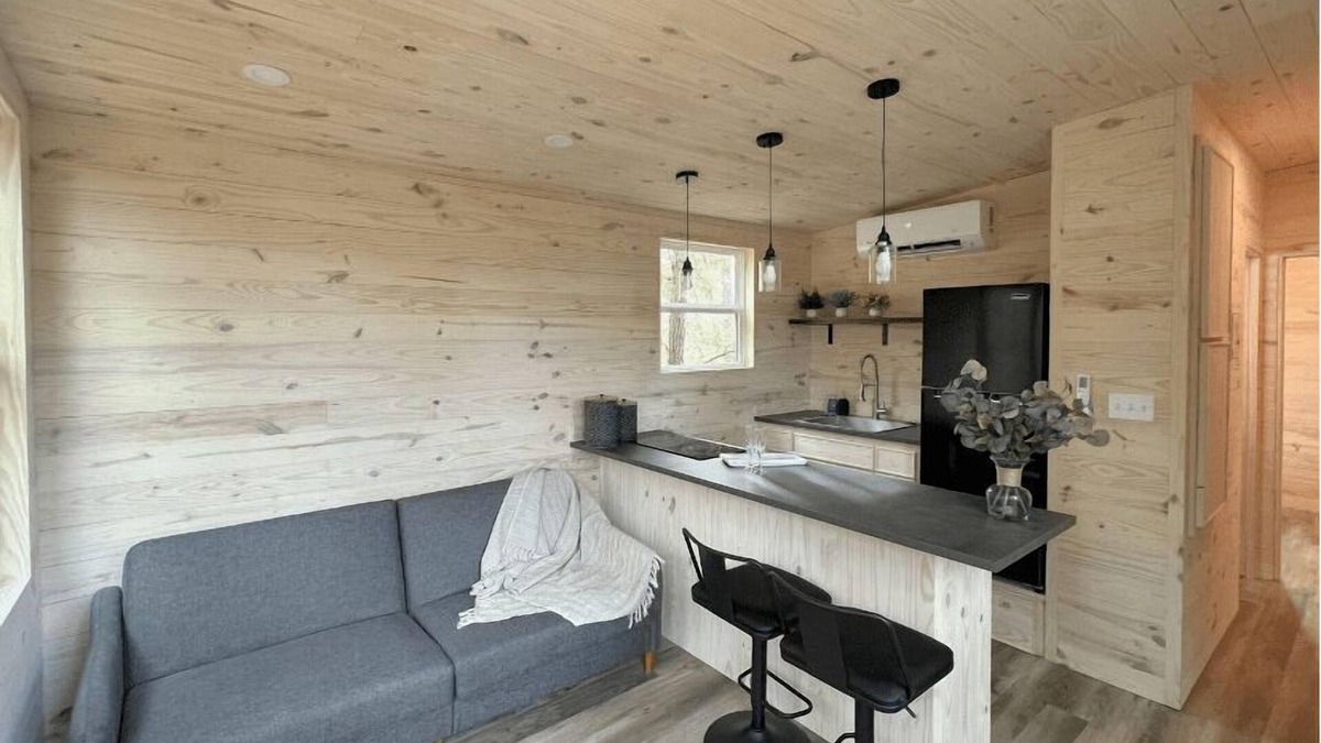 Winona Cabin | tranquil cabins 1 bedroom - Tranquil Cabins private 1 bedroom with Queen Bed and Twin Futon