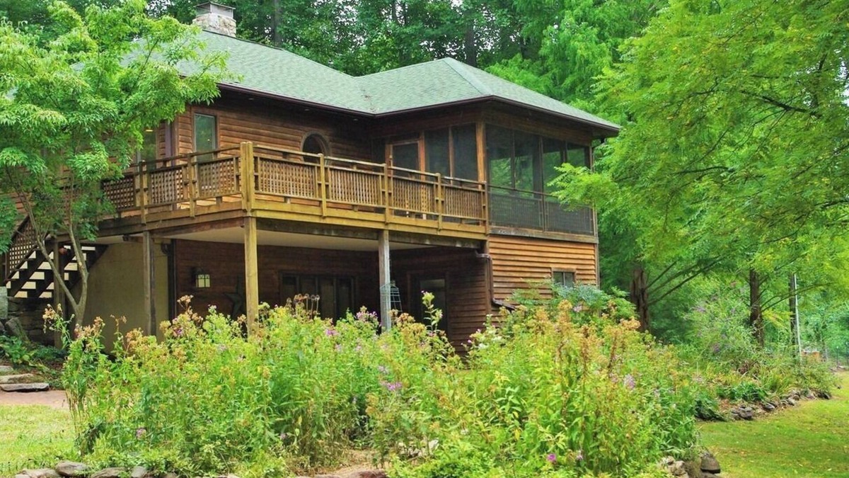 Sperryville House | Tranquil Cardinal Hill Cabin- Perfect for Relaxation & Exploration. Pet Friendly