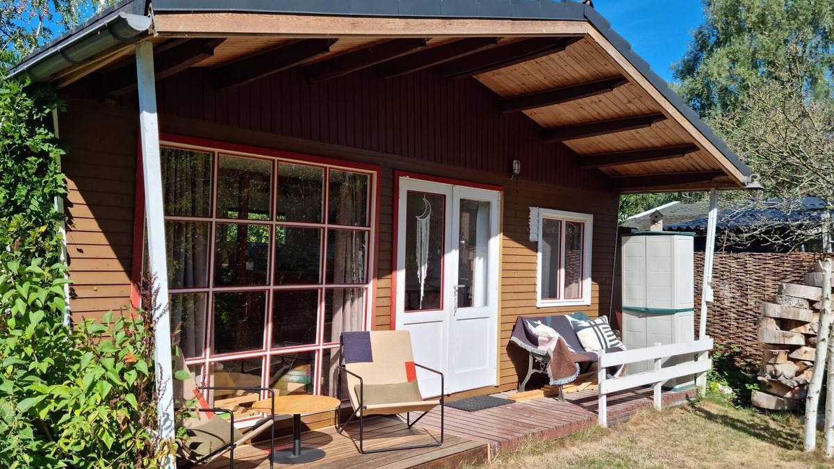 Geel Ski Chalet | Tranquil chalet in Geel with garden