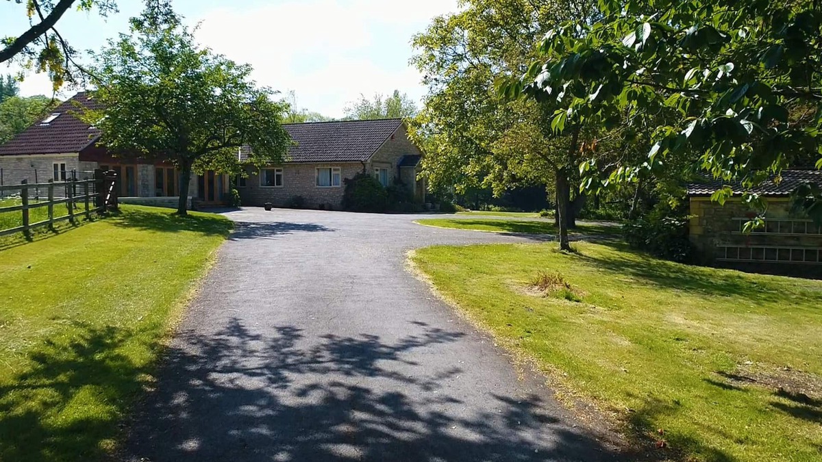 Langport House | Tranquil, converted barn annex, spectacular gardens