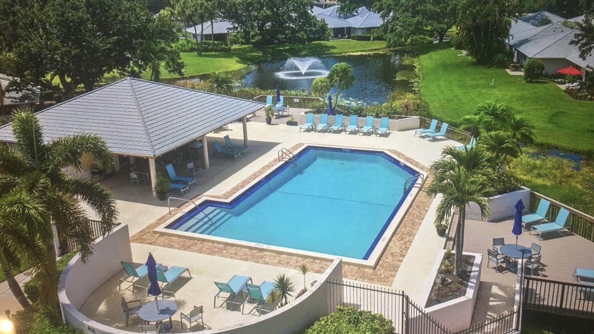 Palm Beach Gardens House | Tranquil cottage private patio and community pool