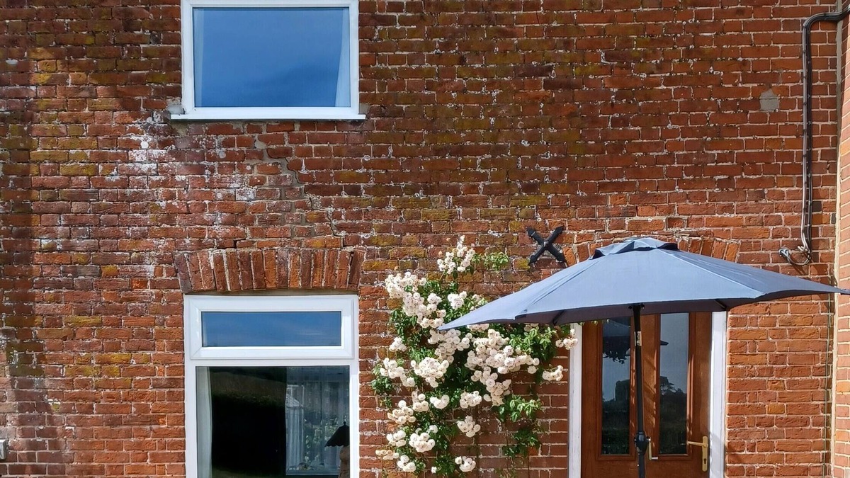 Saxmundham Cottage | Tranquil Cottage adjoining rural farmhouse 5 miles from Suffolk Coast