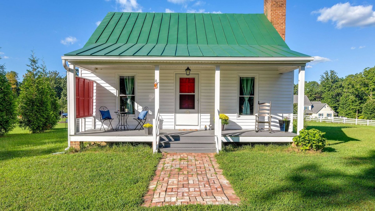 Midlothian Cottage | Tranquil Cottage in Virginia Countryside w/Pond!