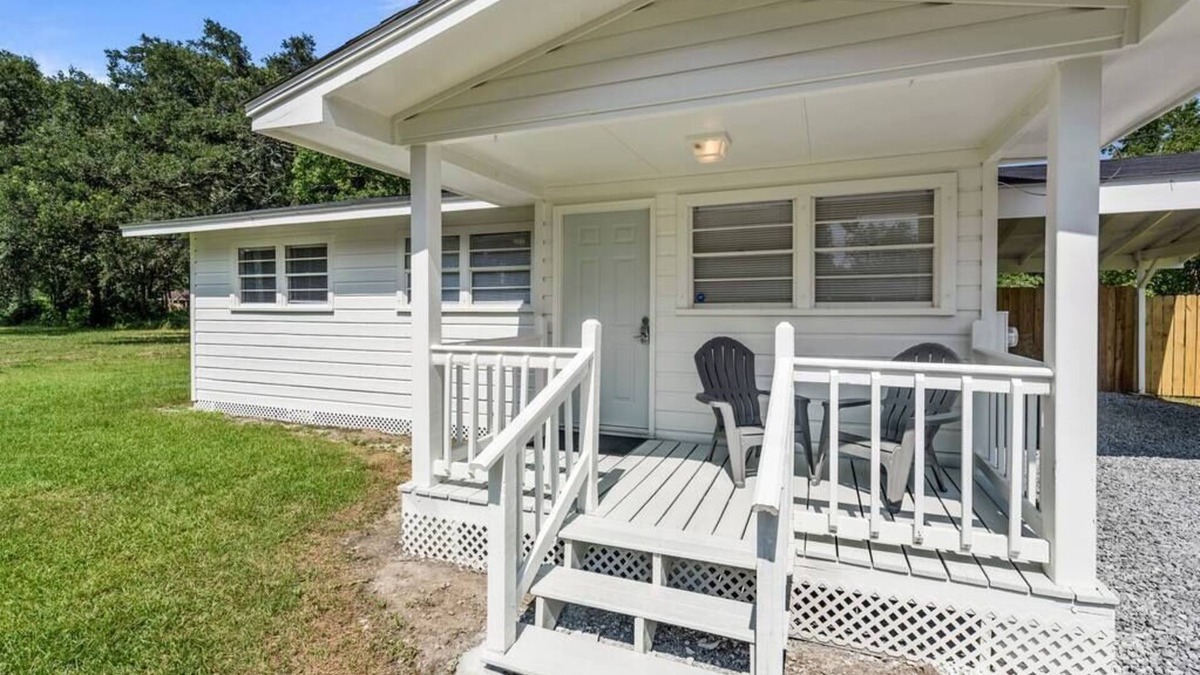 Grand Bay House | Tranquil Cottage on the Coast