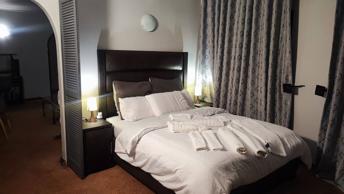 Boksburg Cottage | Tranquil cottage with WiFi and pool in Boksburg; Home away from home.