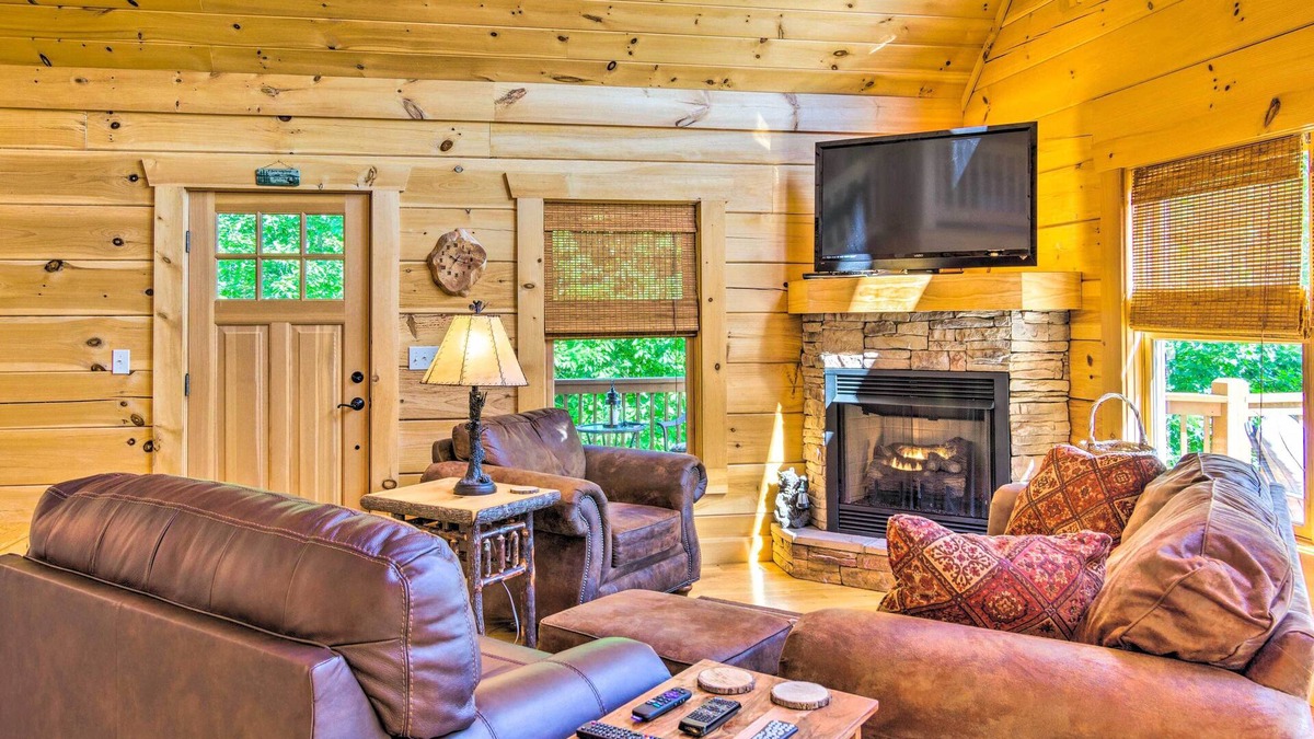 Vein Mountain Cabin | Tranquil Deck: Blue Ridge Mountain Retreat!
