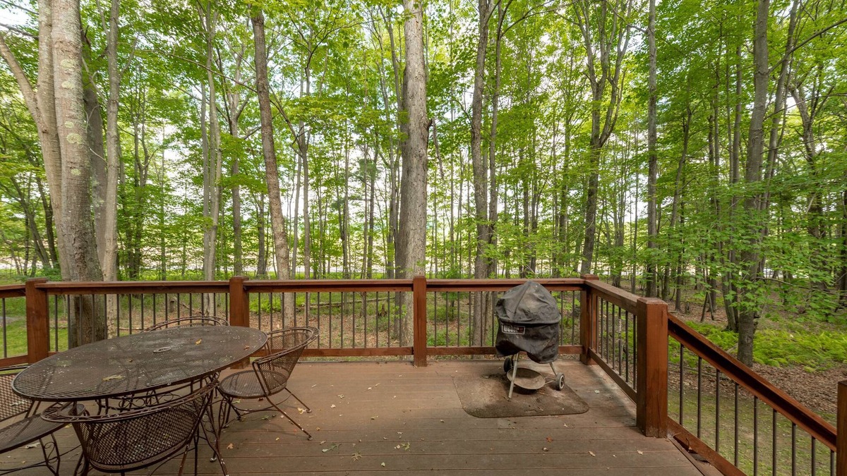 Blakeslee House | Tranquil Dog Friendly Escape w/Dock Slip