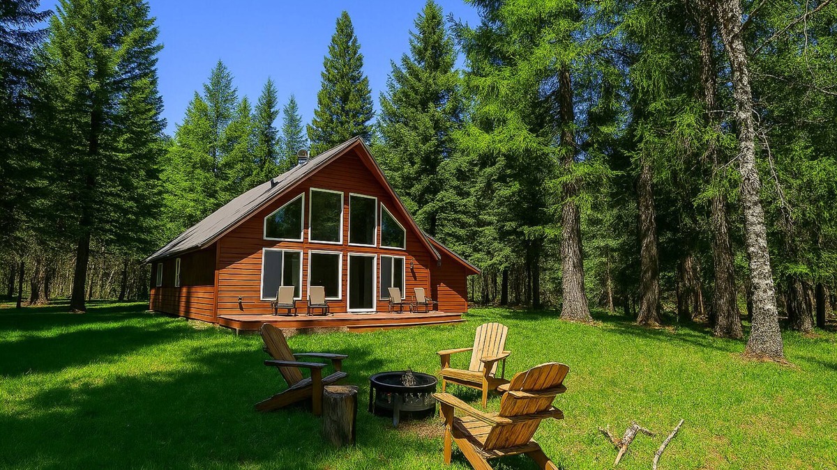 Tamarack Resort Cabin | Tranquil Dog-Friendly Lake Cabin