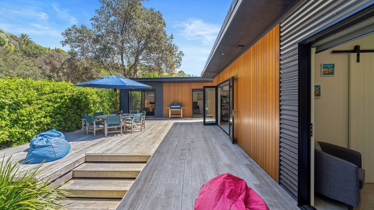 Bowentown House | Tranquil Escape - Waihi Beach Holiday Home