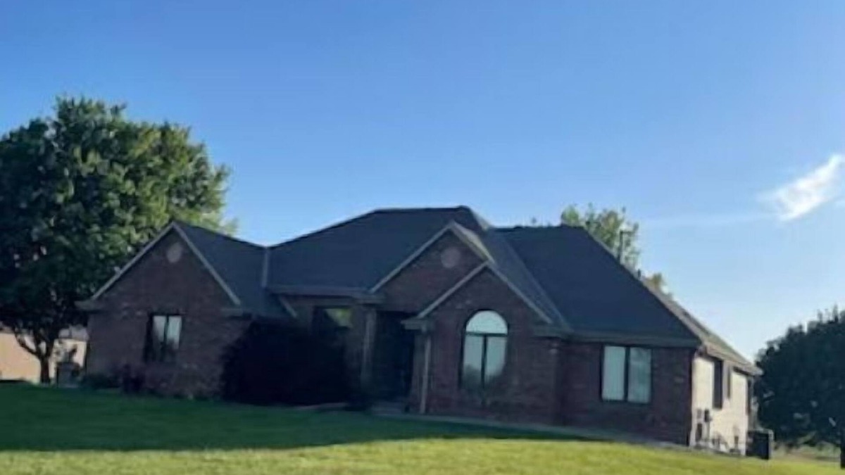 Omaha House | Tranquil Estate on 10 Acres Moments away from Omaha - Your Perfect Getaway