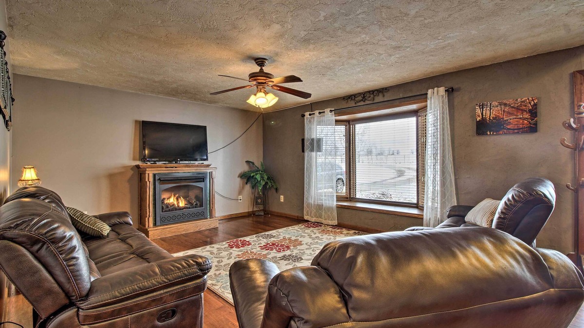 Springfield House | Tranquil Family Home w/Yard, 14 Mi to Springfield