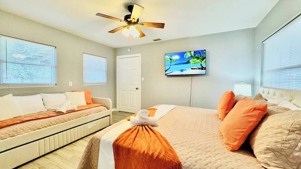 Crystal Lake House | Tranquil Florida Getaway, Garden & Courtyard View