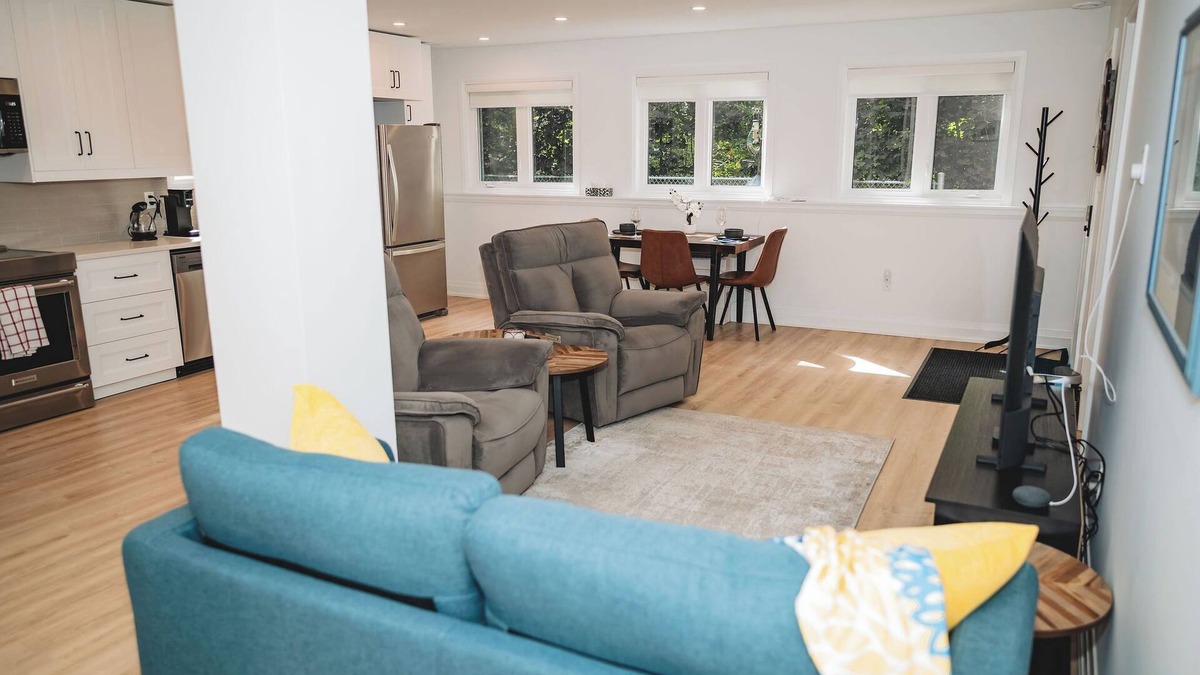 Innisfil Apartment | Tranquil Forest Oasis in Convenient Location