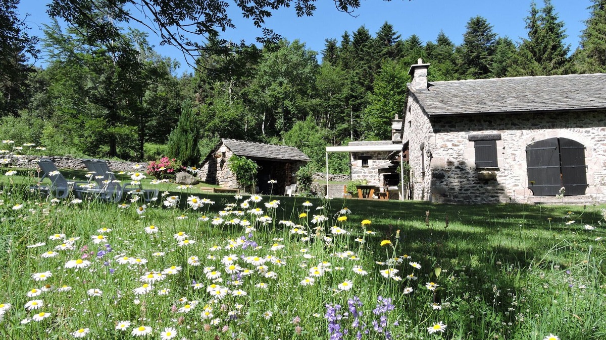 Queyrieres Cottage | Tranquil Getaway: Cozy Home with Forest Views, Fireplace, and Family Amenities