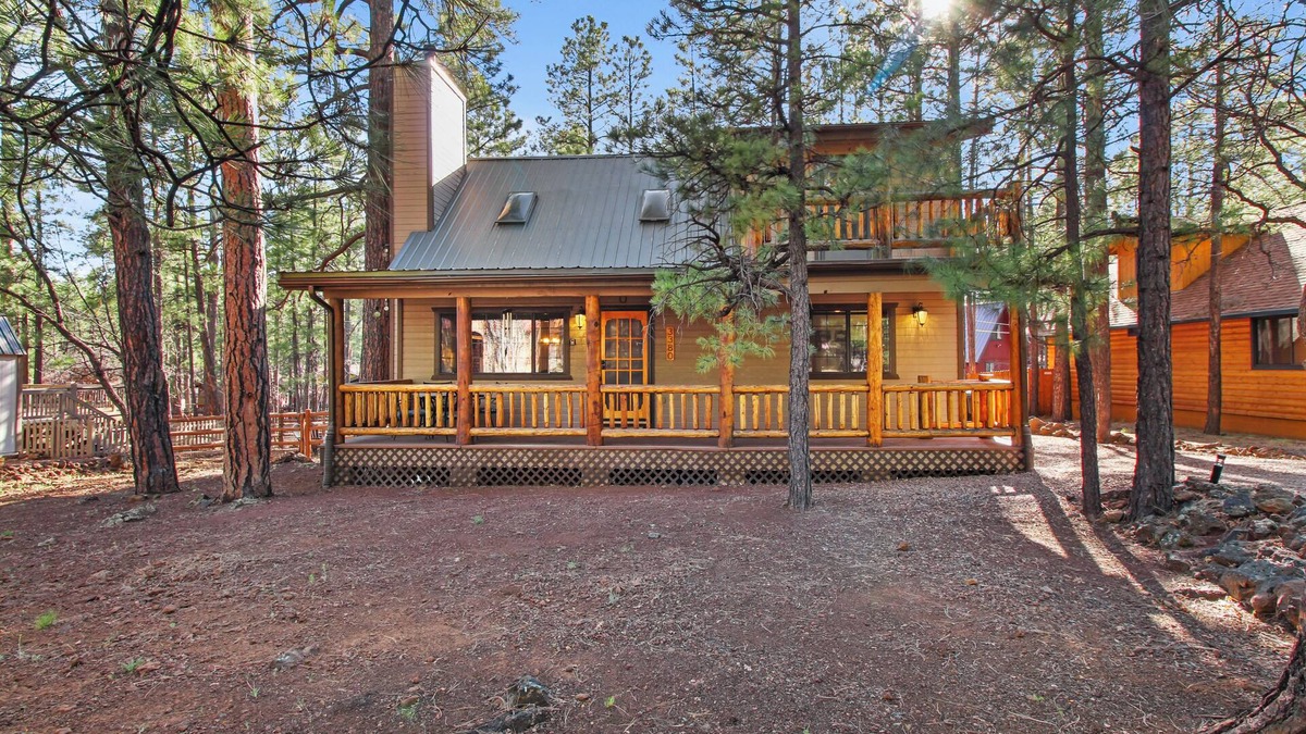 Pinetop Cabin | Tranquil Getaway in Pinetop w/Fire Pit, Deck & Grill, Pet-Friendly & Near Golf!